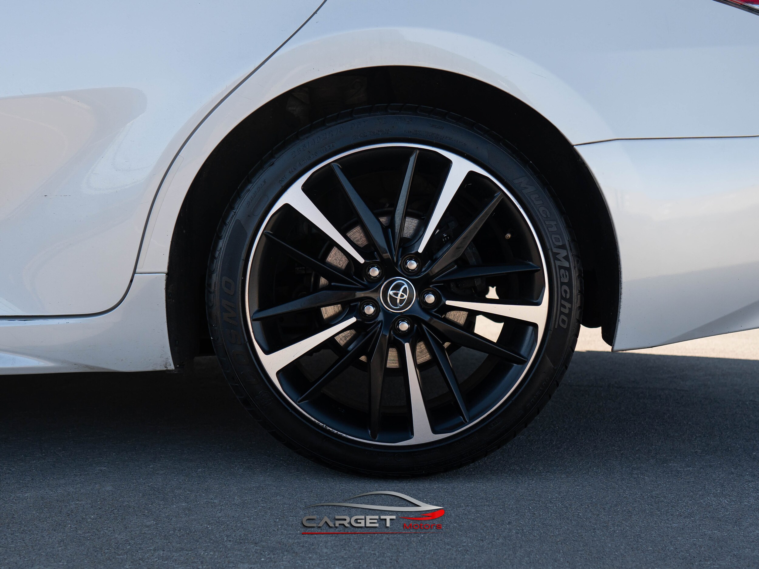 Vehicle image 11 of 50