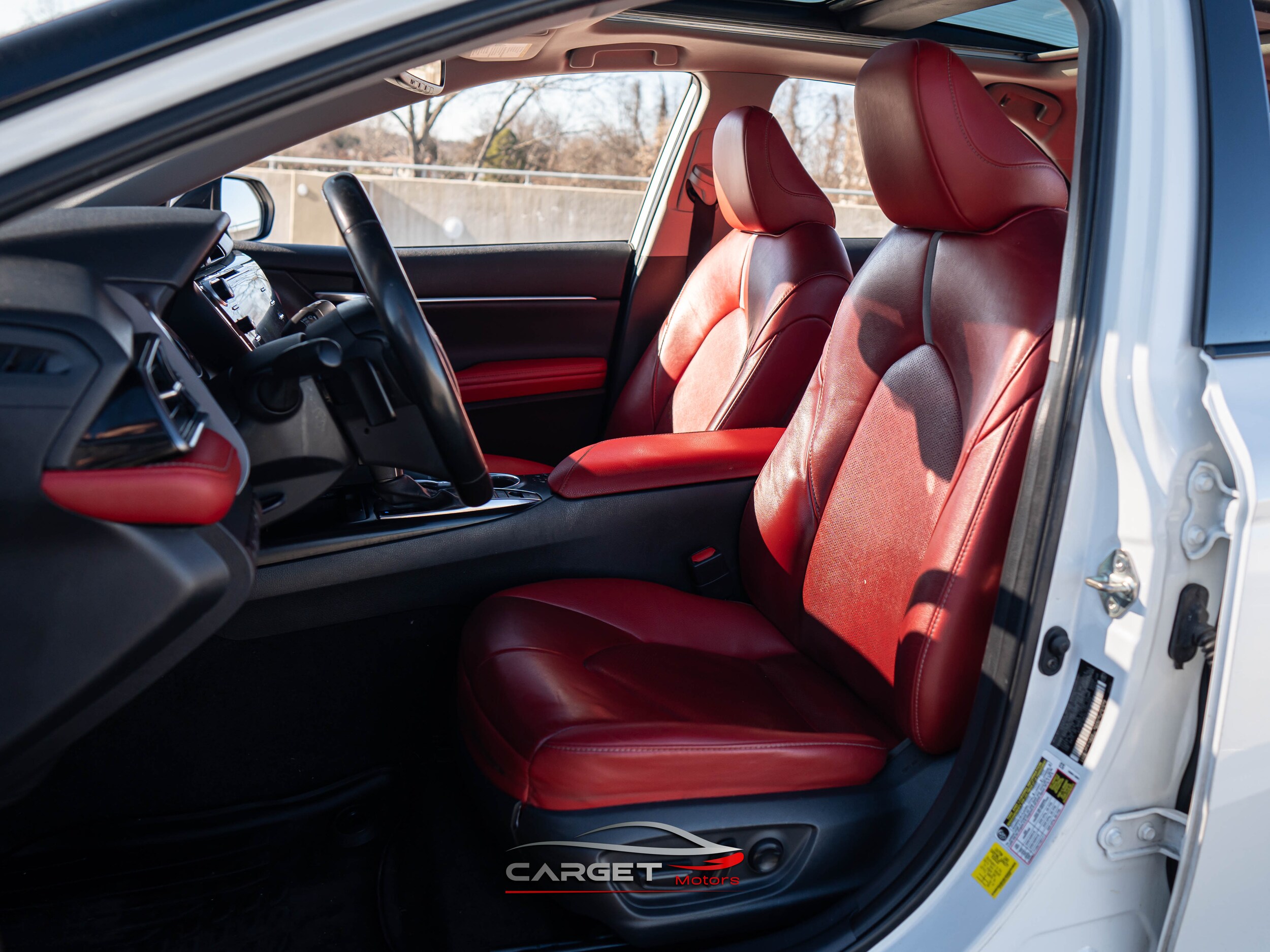Vehicle image 15 of 50