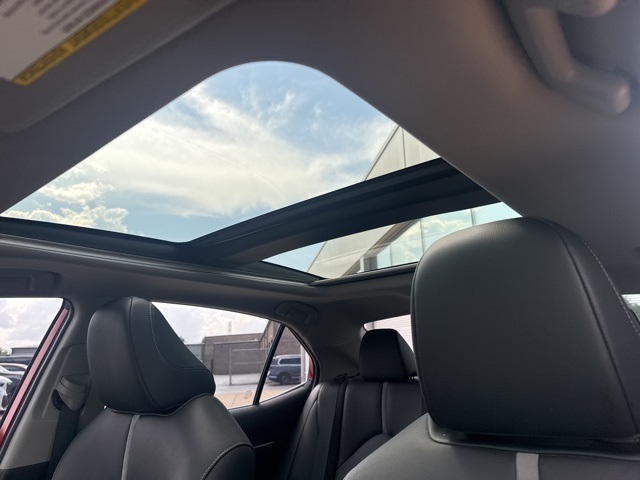 Vehicle image 27 of 29