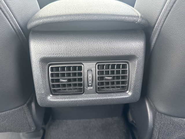 Vehicle image 22 of 29