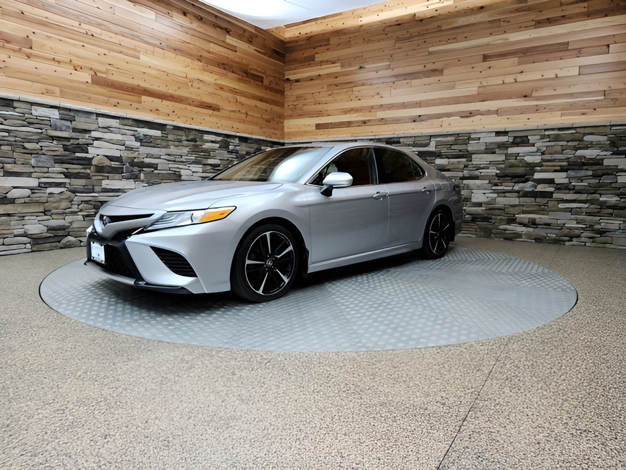 Vehicle image 26 of 33
