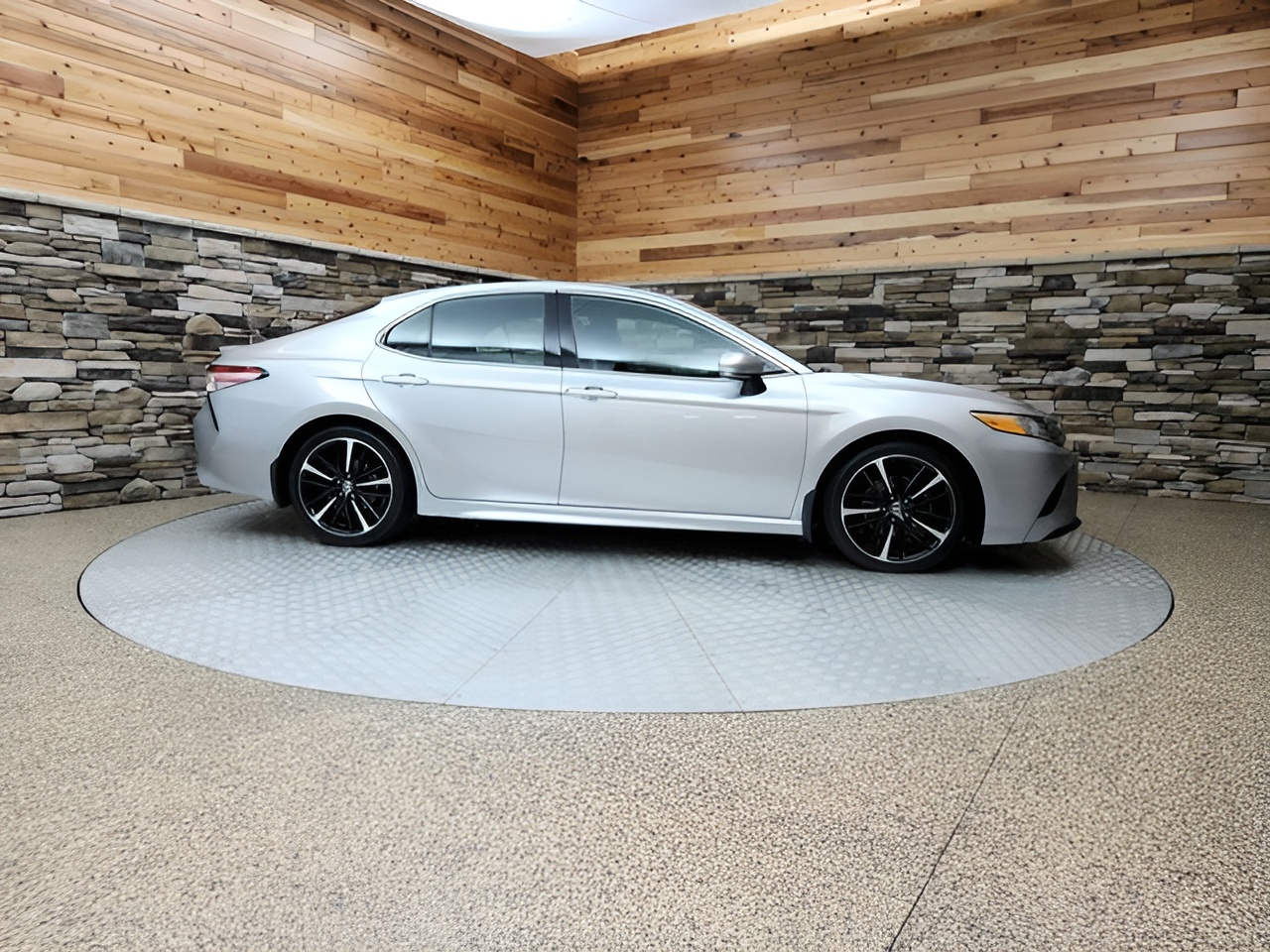 Vehicle image 29 of 33