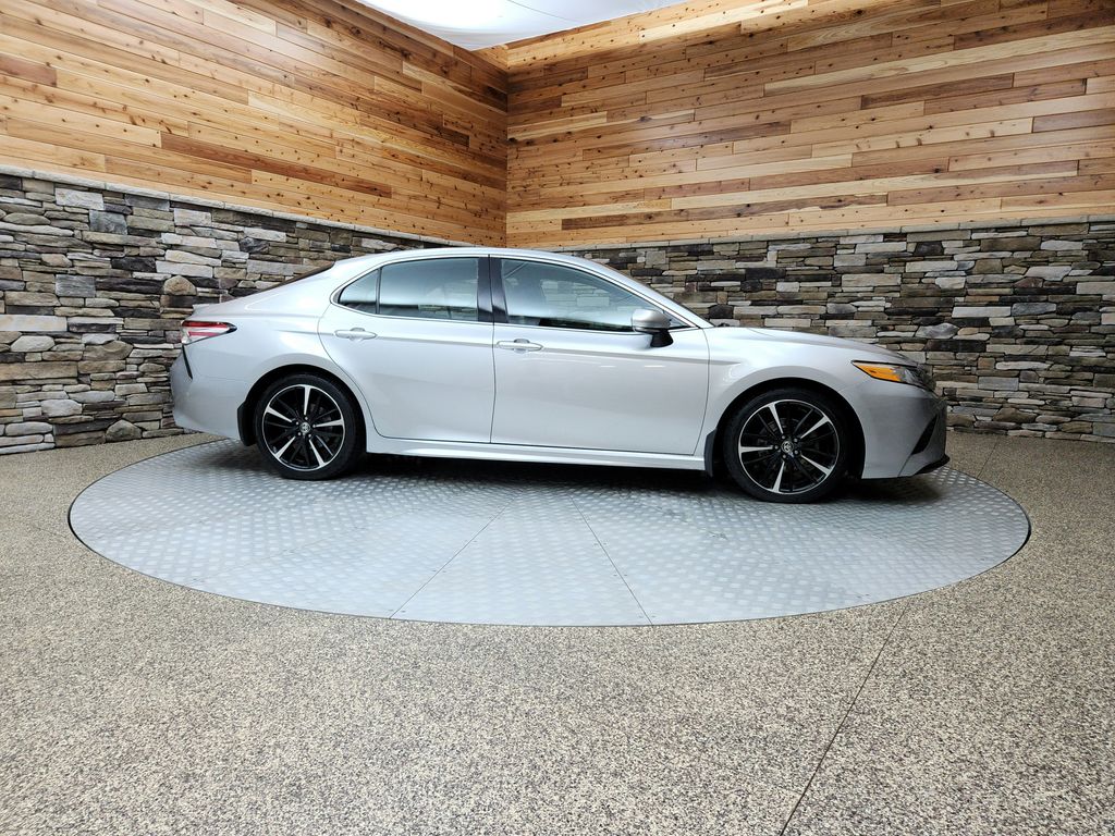 Vehicle image 4 of 33