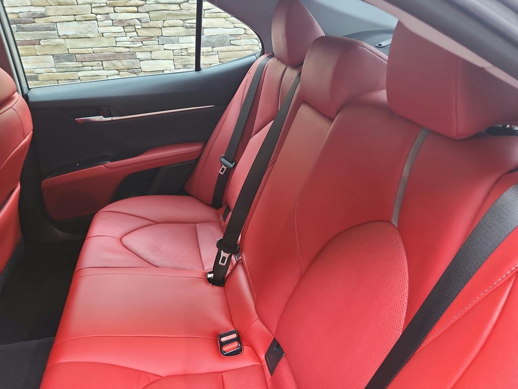 Vehicle image 19 of 33