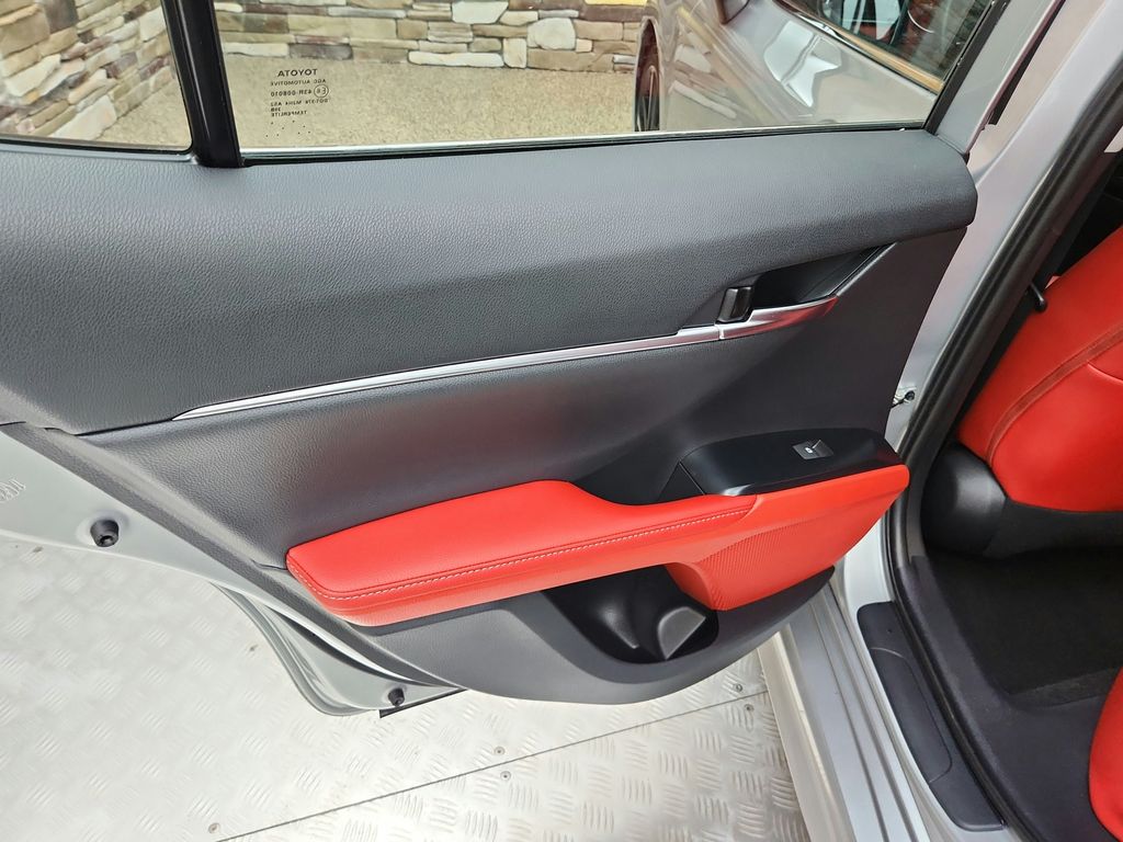 Vehicle image 20 of 33