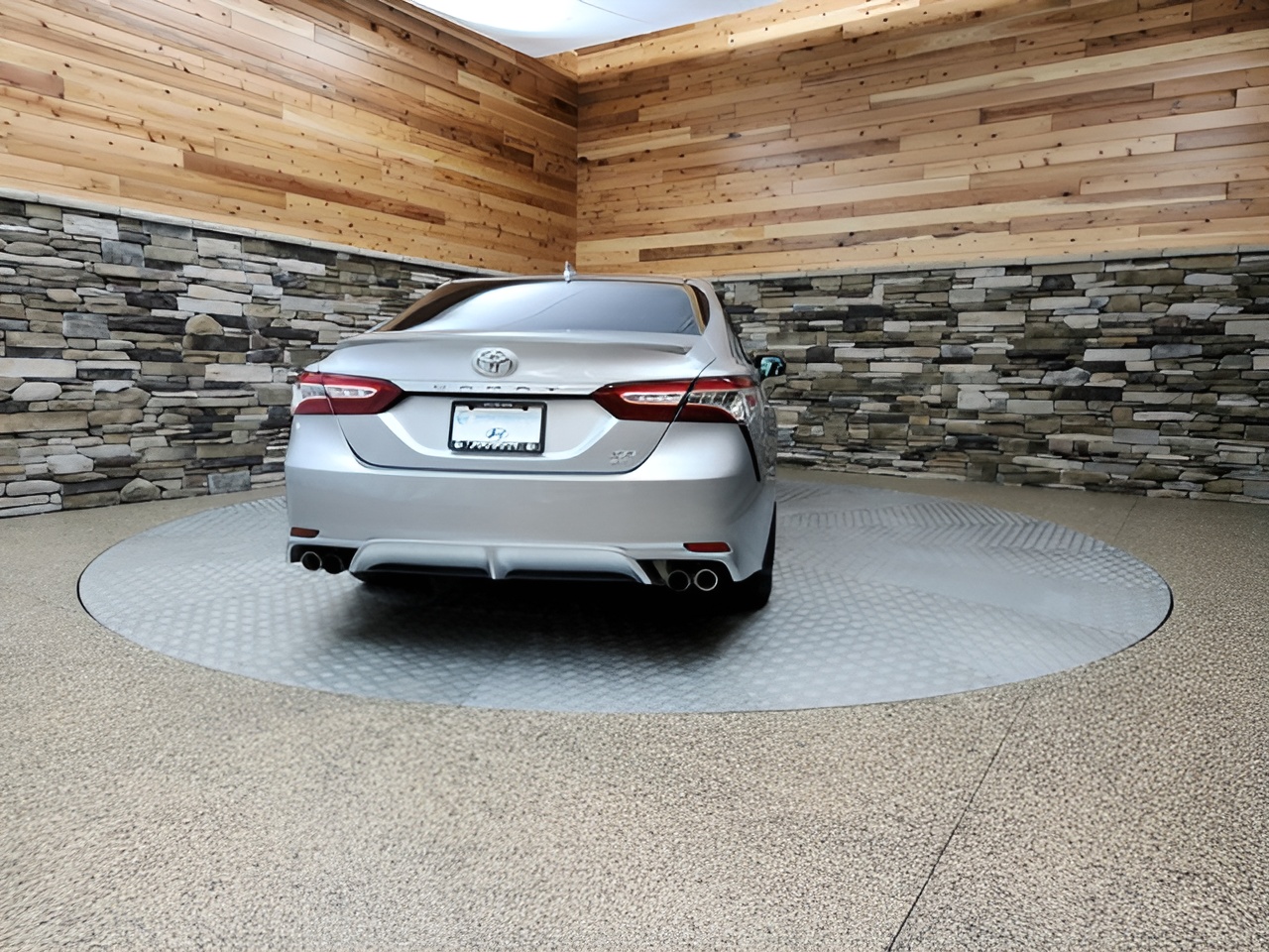 Vehicle image 31 of 33