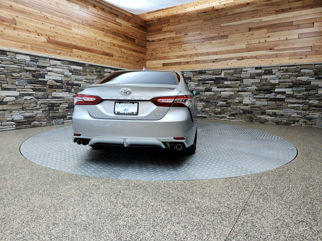 Vehicle image 6 of 33