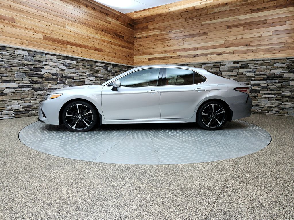 Vehicle image 8 of 33