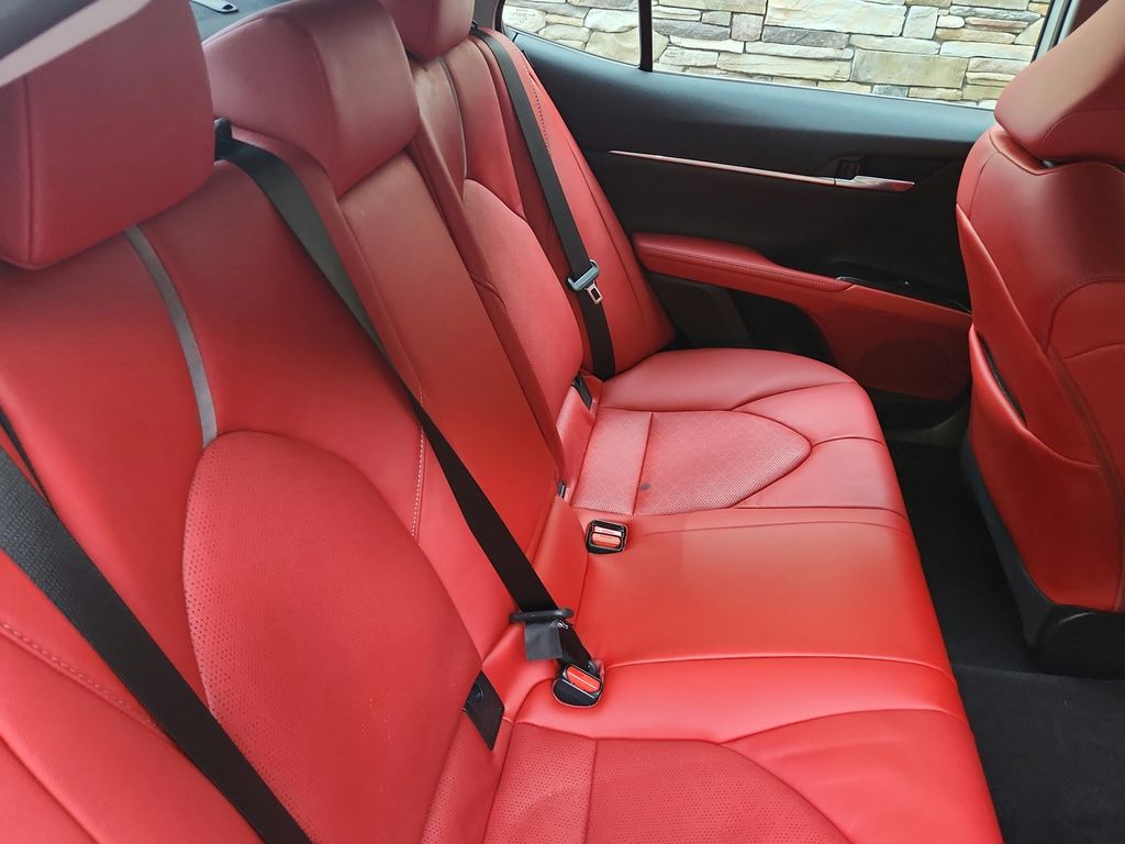Vehicle image 24 of 33