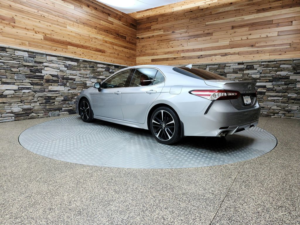 Vehicle image 7 of 33