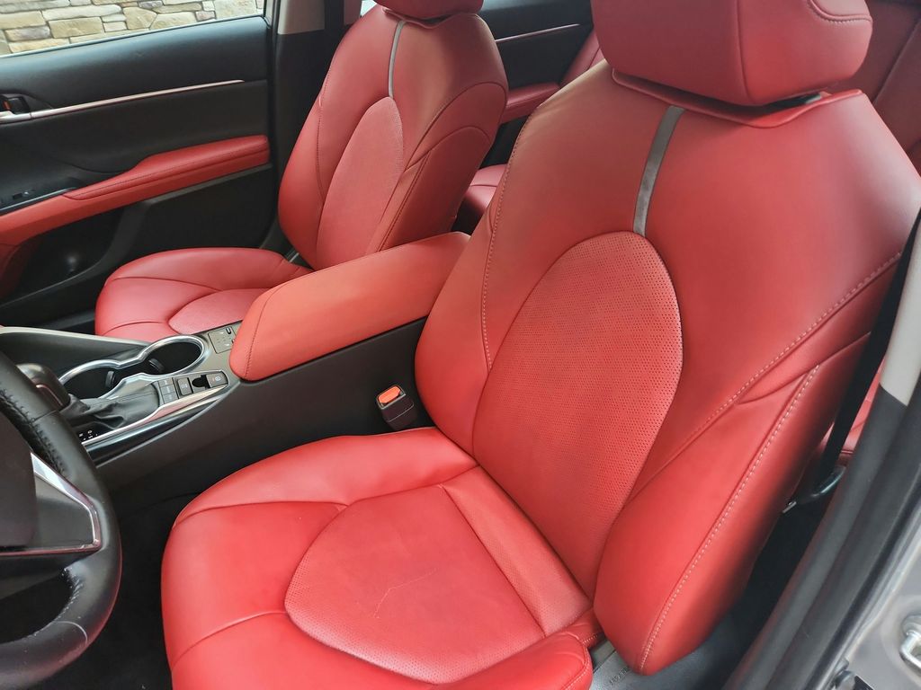 Vehicle image 10 of 33