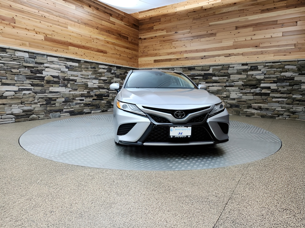 Vehicle image 27 of 33