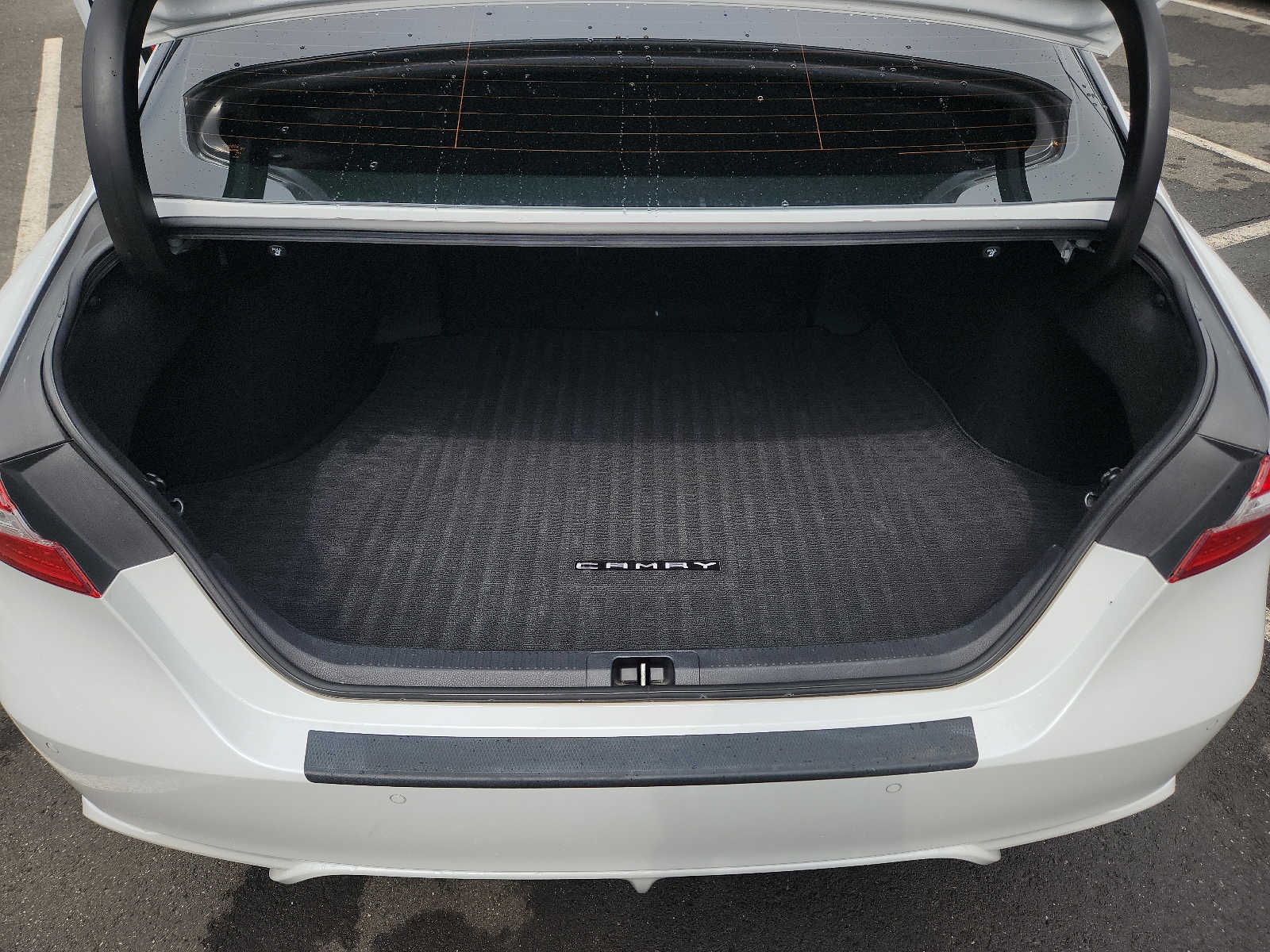 Vehicle image 28 of 30