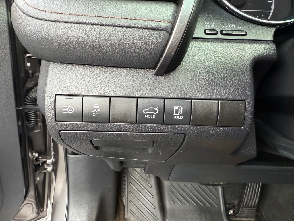 Vehicle image 24 of 31