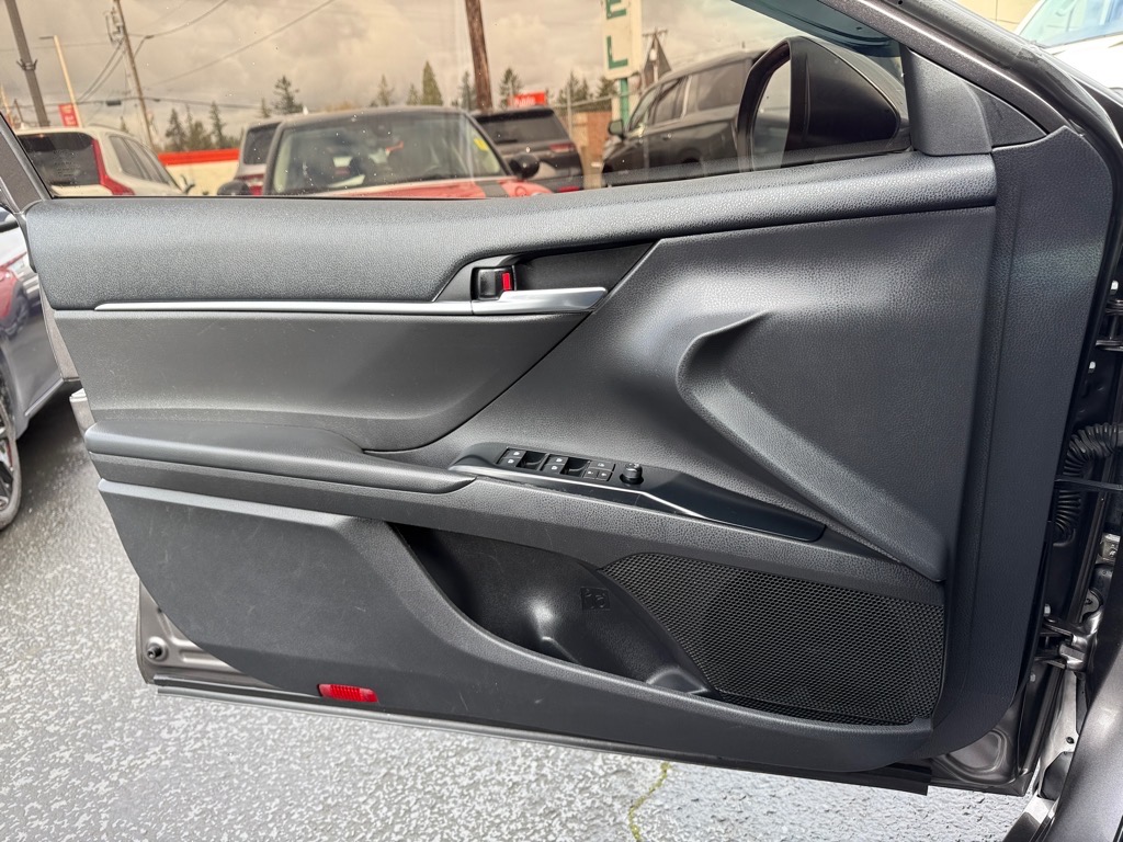 Vehicle image 23 of 31