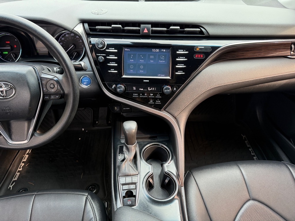 Vehicle image 18 of 31