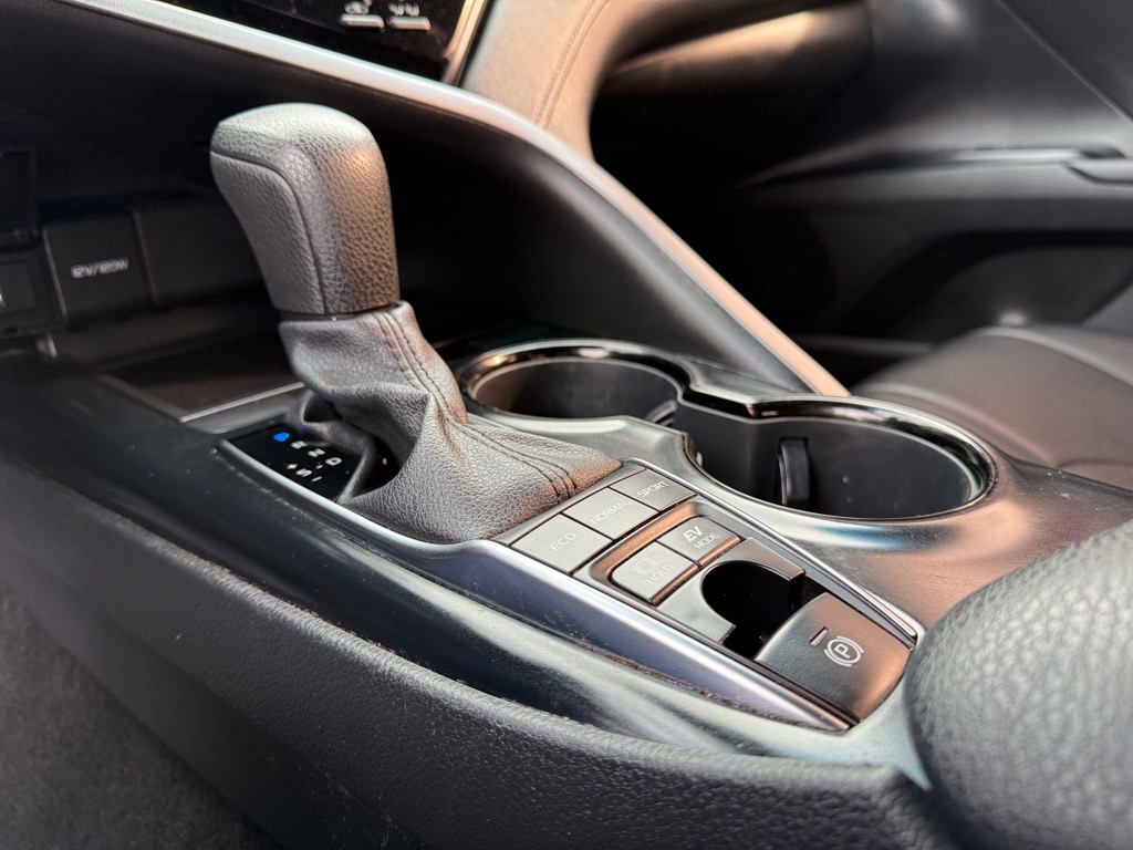 Vehicle image 25 of 31