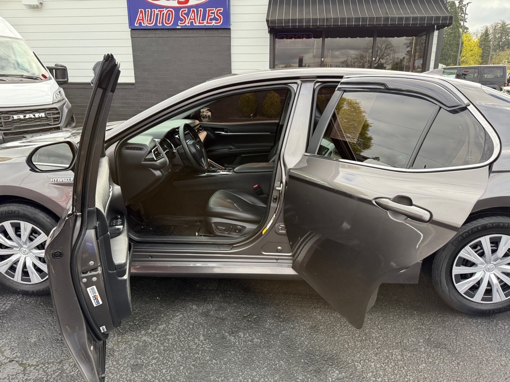 Vehicle image 2 of 31