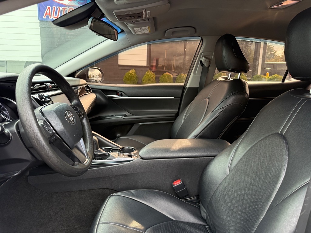 Vehicle image 14 of 31