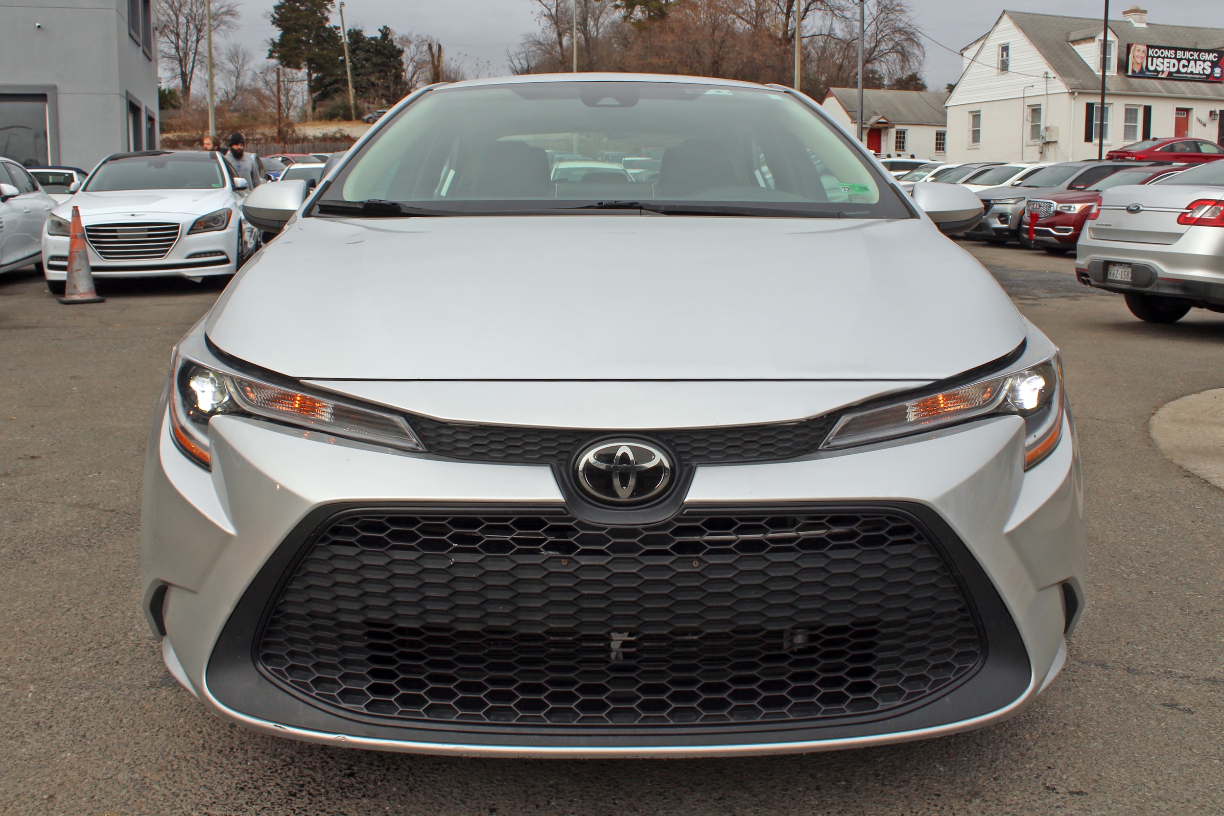 2020 Toyota Corolla LE Image 2 of 7