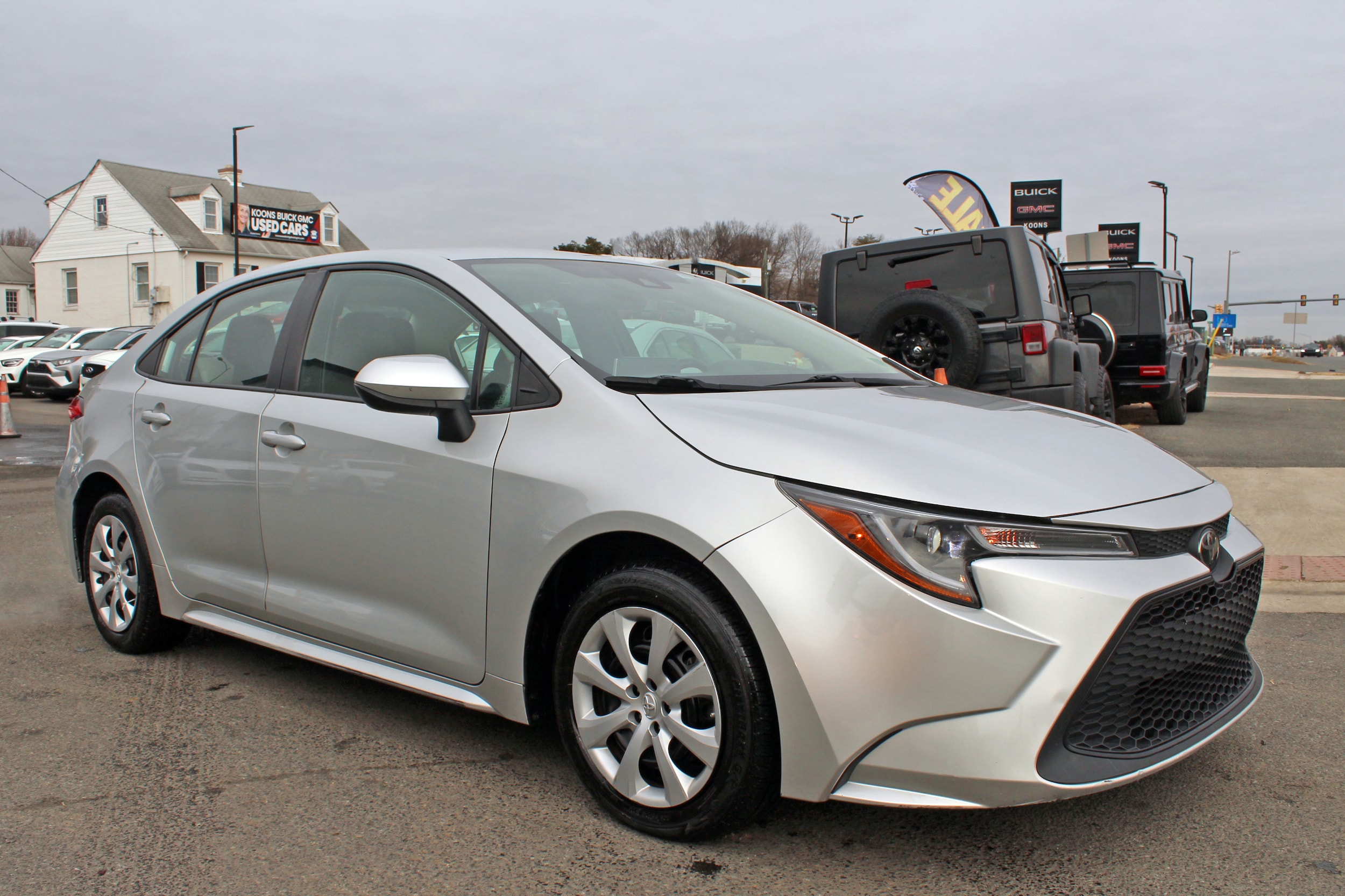 2020 Toyota Corolla LE Image 3 of 7