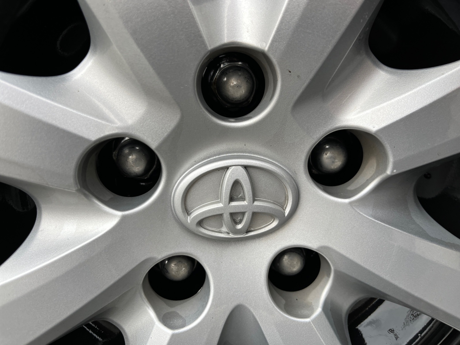 Vehicle image 27 of 35