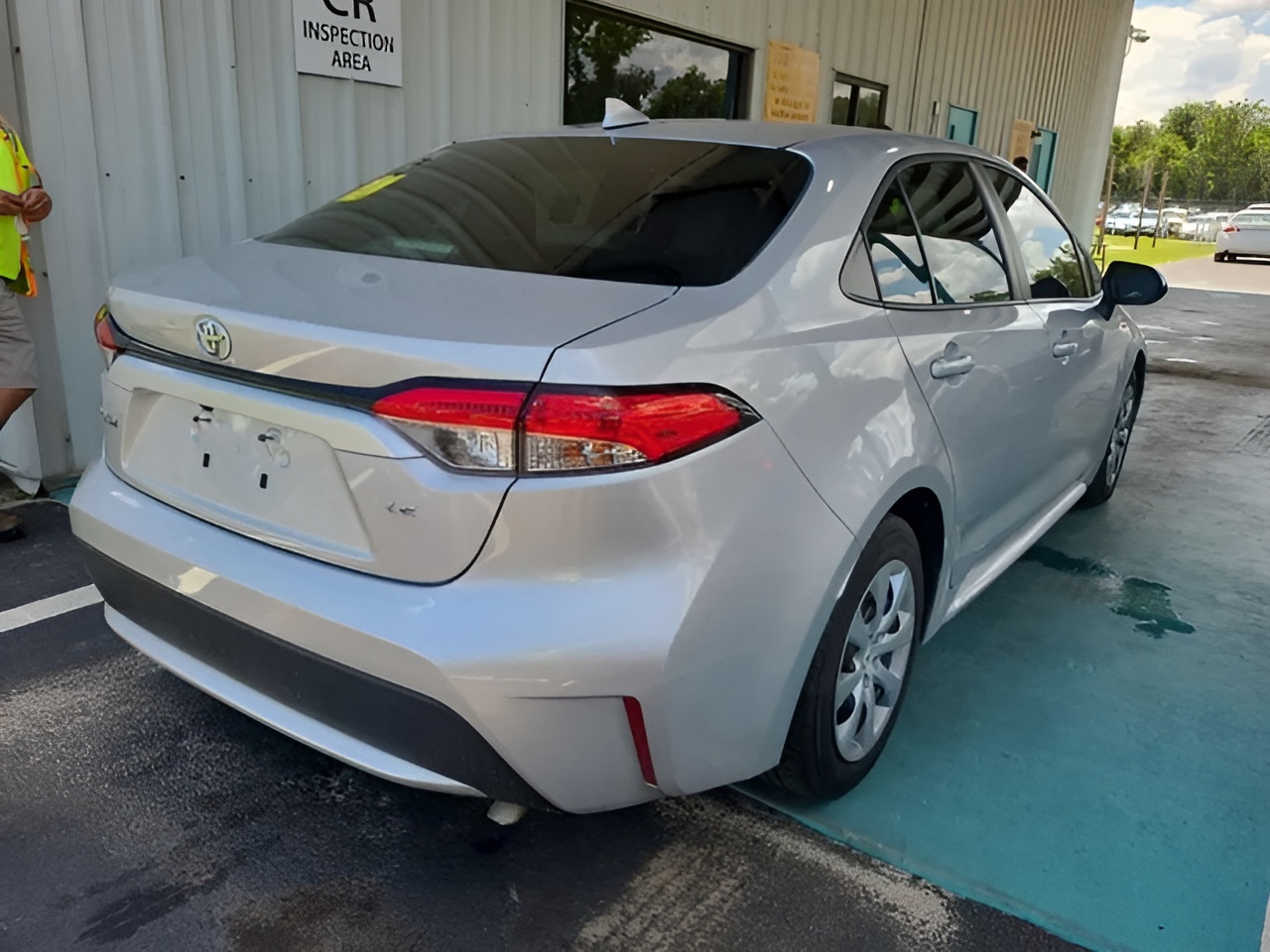 Vehicle image 15 of 16
