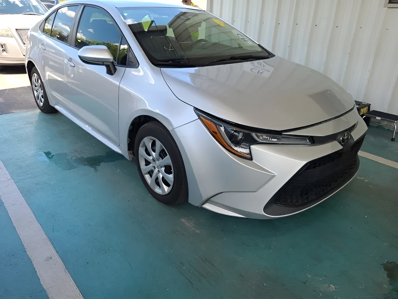 Vehicle image 14 of 16