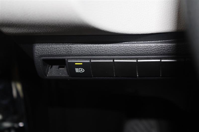 Vehicle image 40 of 50