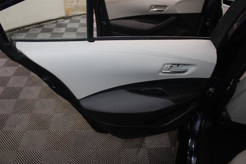 Vehicle image 23 of 50