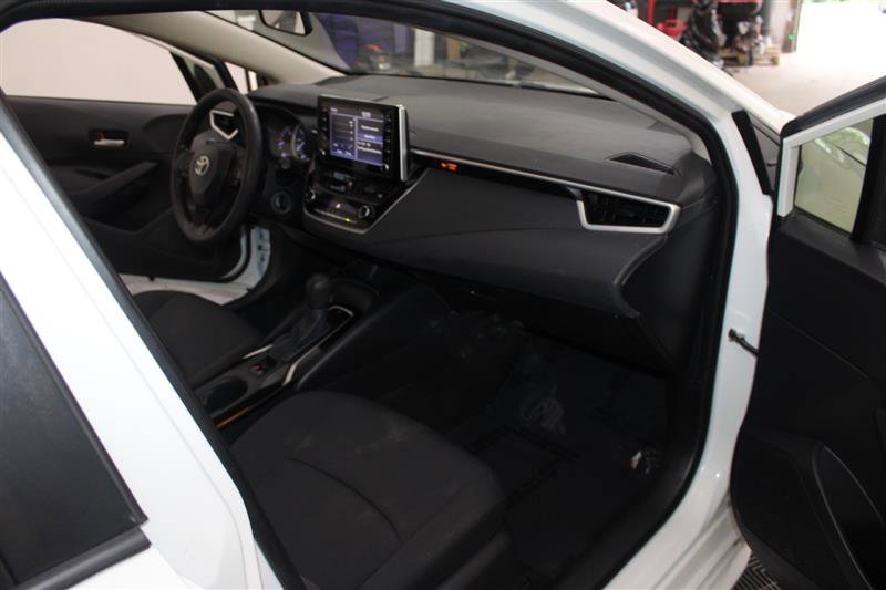 2020 Toyota Corolla LE Image 32 of 54