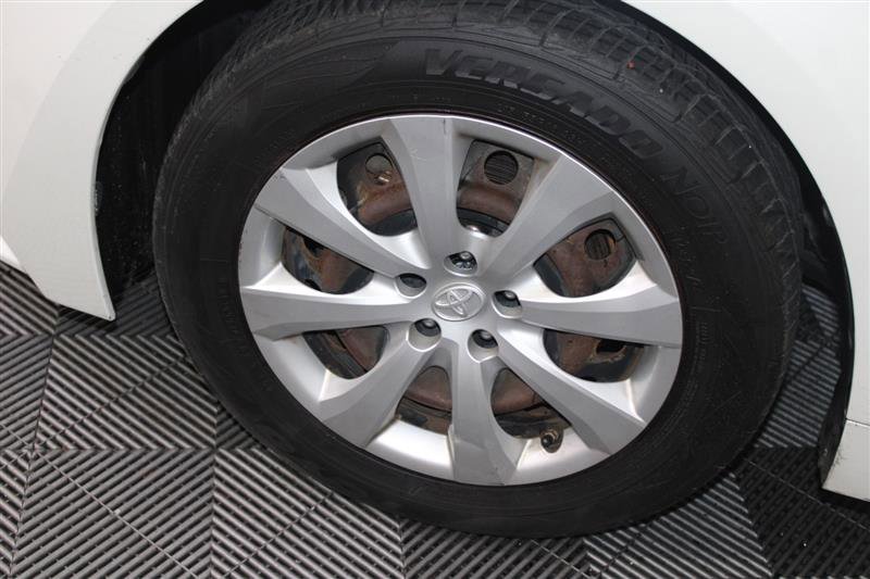 2020 Toyota Corolla LE Image 14 of 54