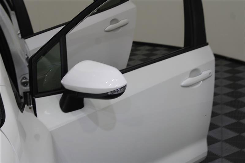 2020 Toyota Corolla LE Image 41 of 54