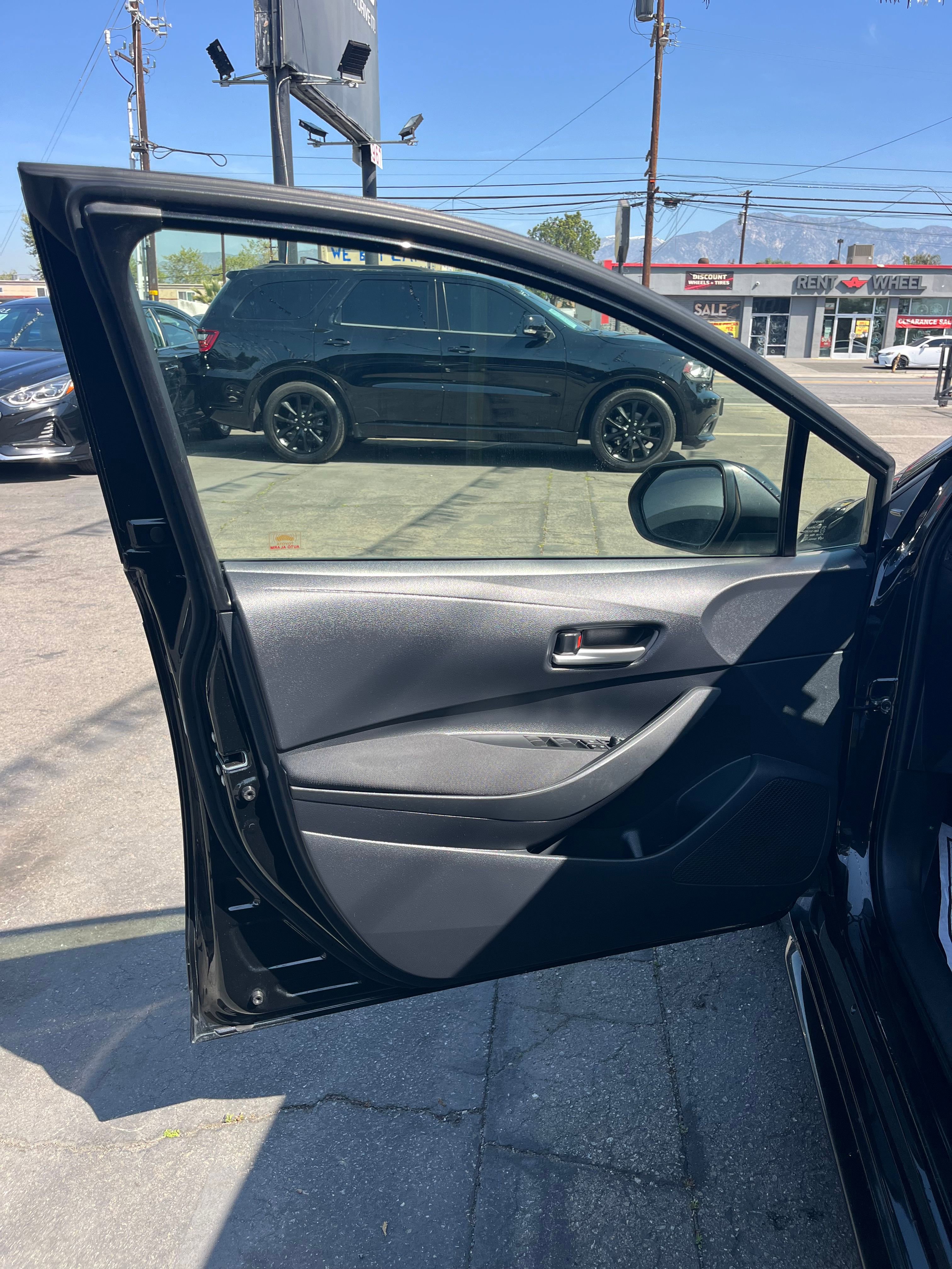 Vehicle image 12 of 77