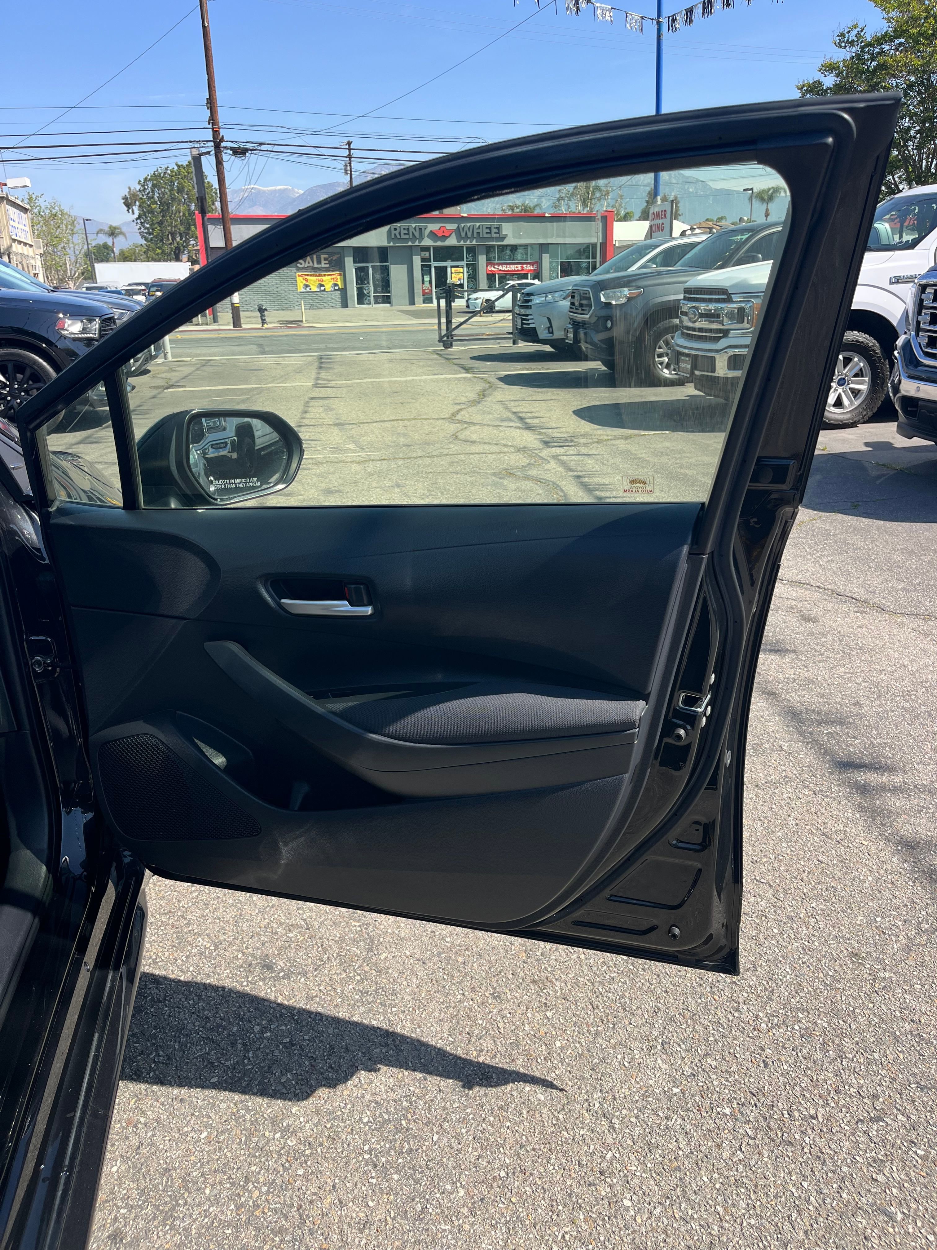 Vehicle image 19 of 77