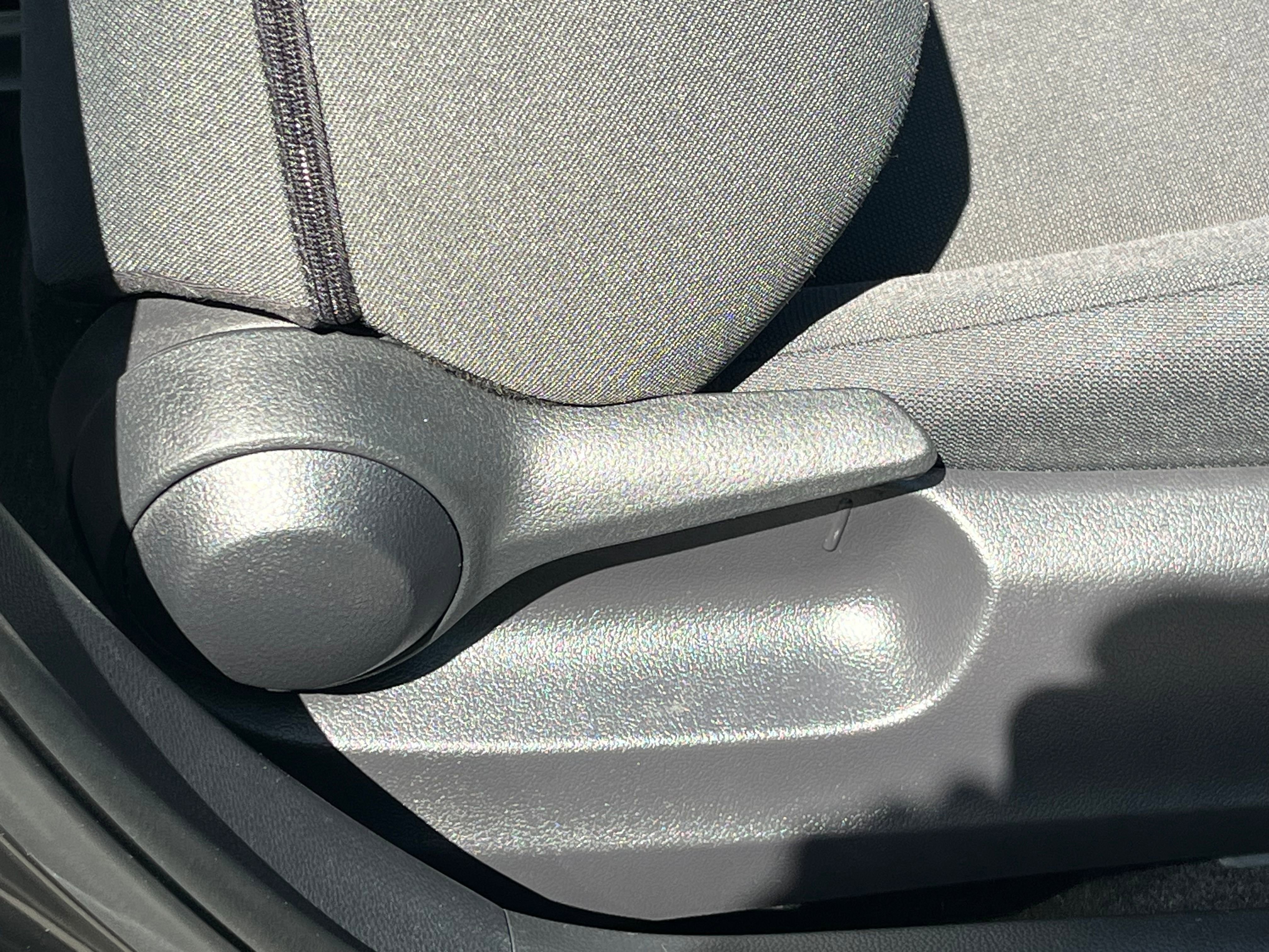 Vehicle image 32 of 77