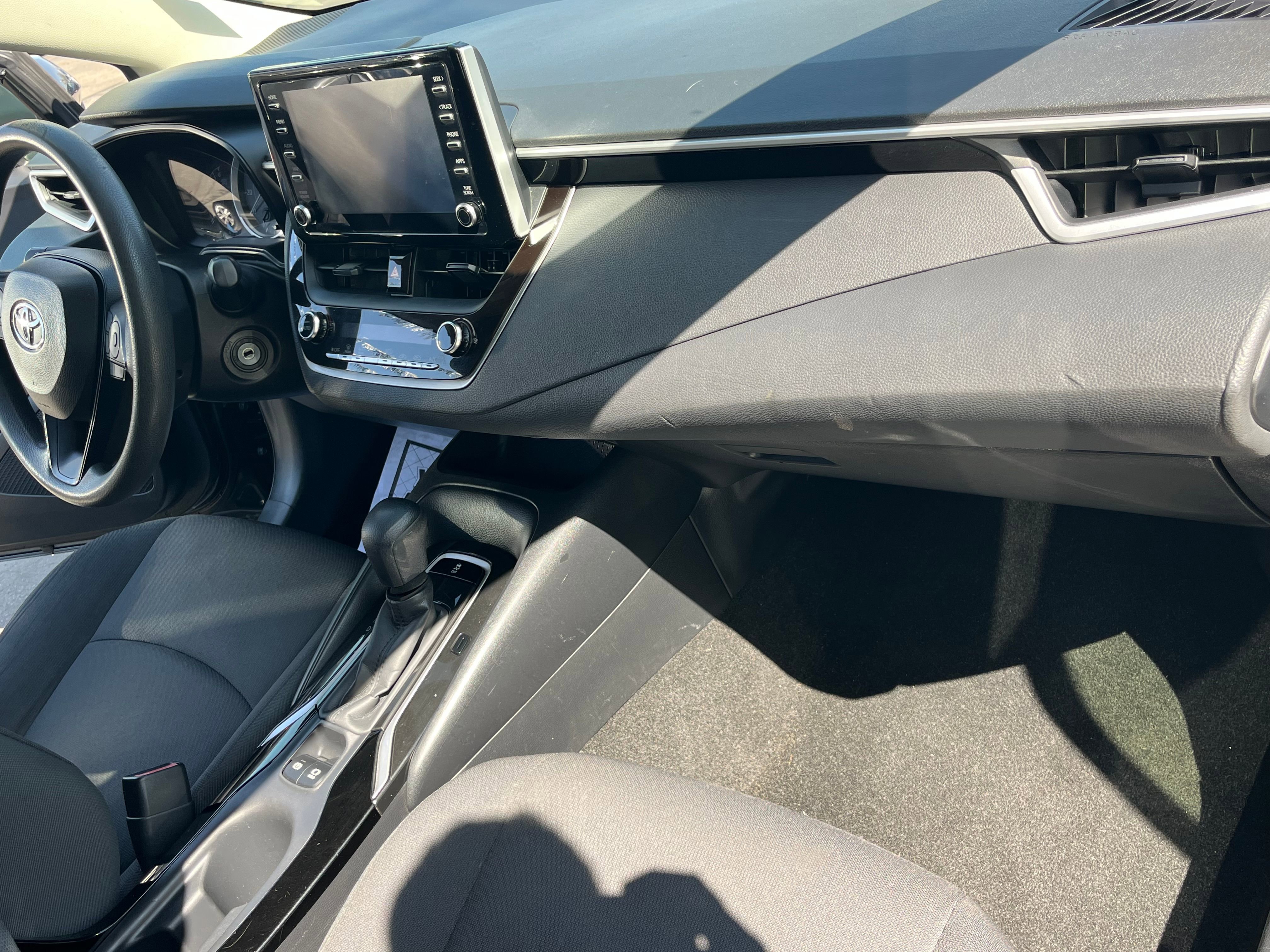 Vehicle image 33 of 77