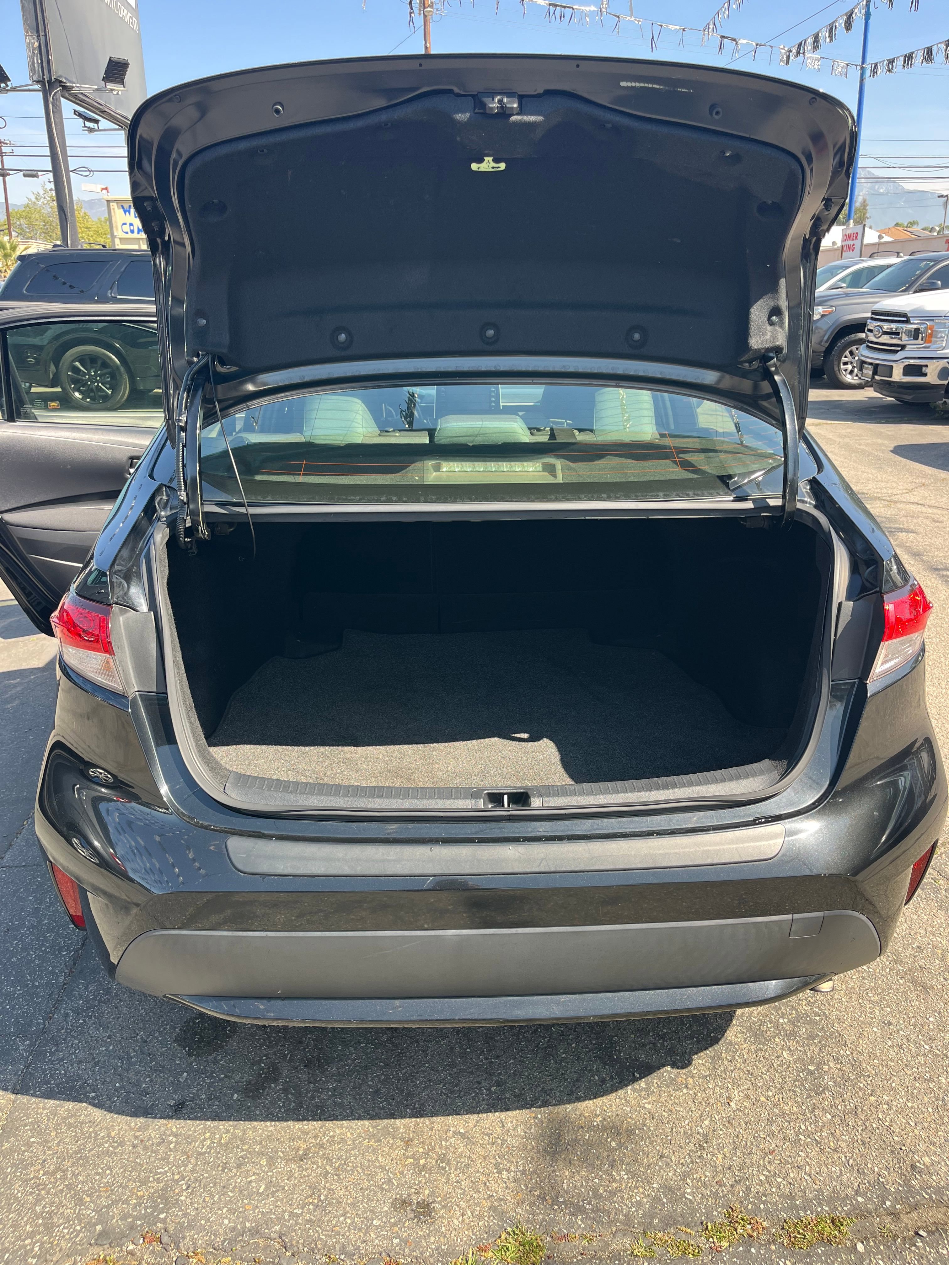 Vehicle image 18 of 77