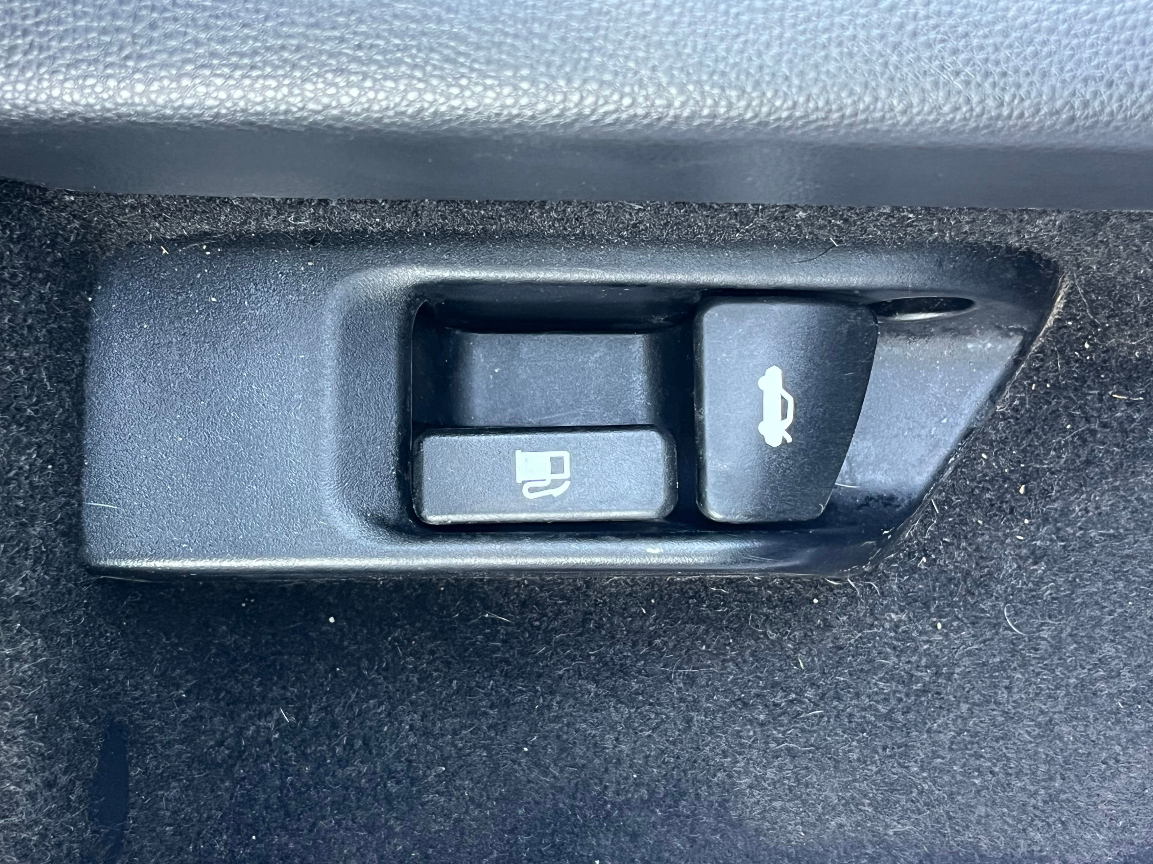 Vehicle image 40 of 77