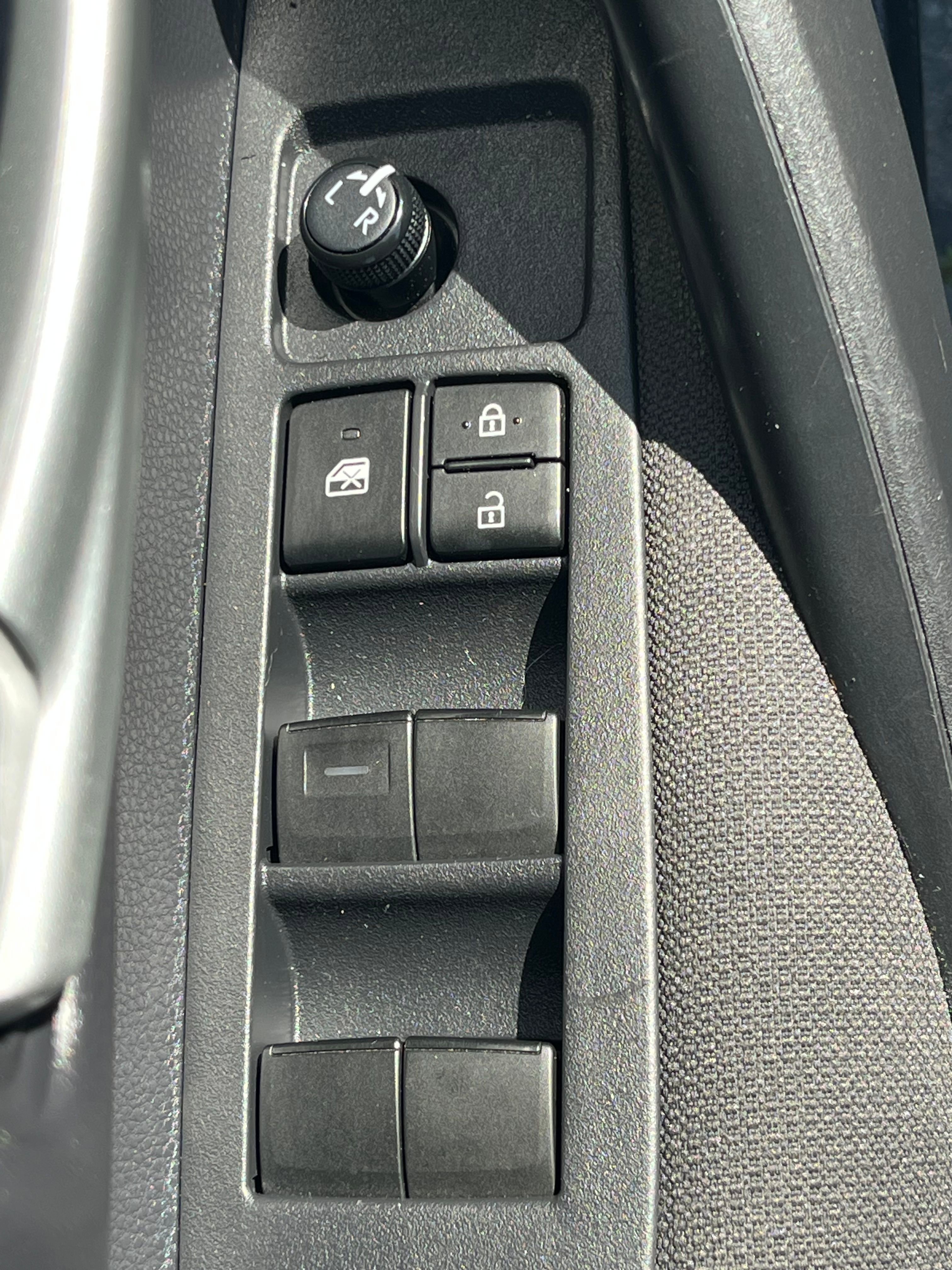 Vehicle image 14 of 77