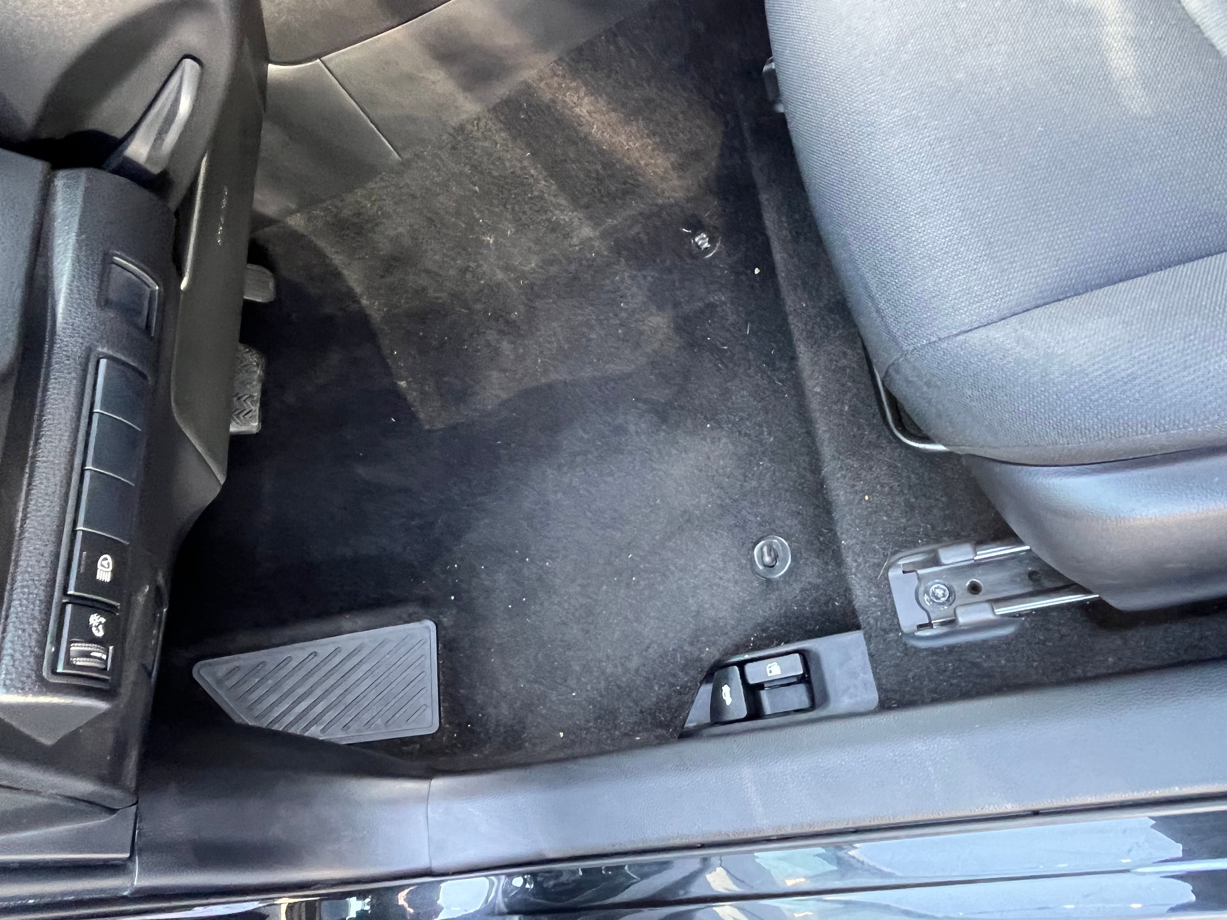 Vehicle image 39 of 77