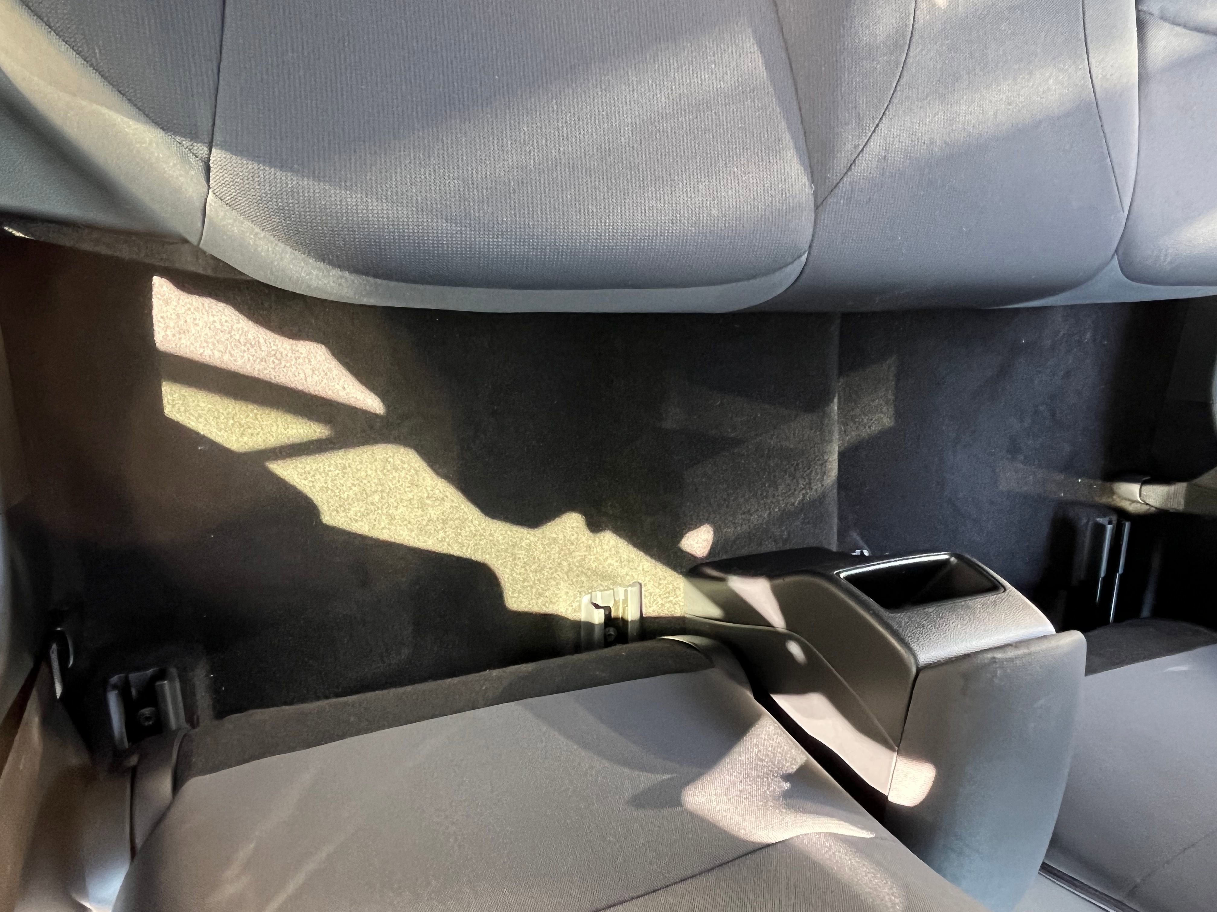 Vehicle image 37 of 77