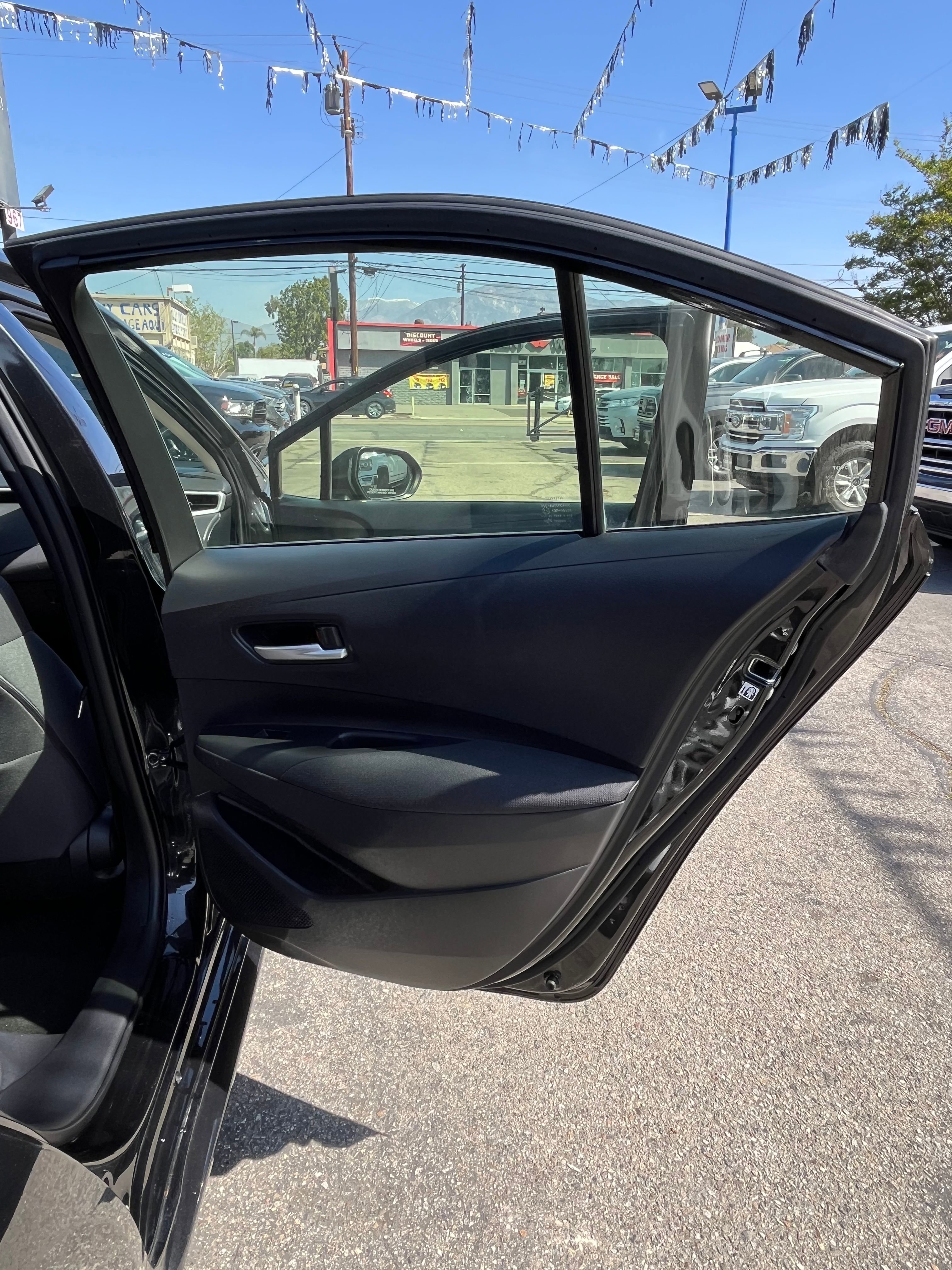 Vehicle image 21 of 77