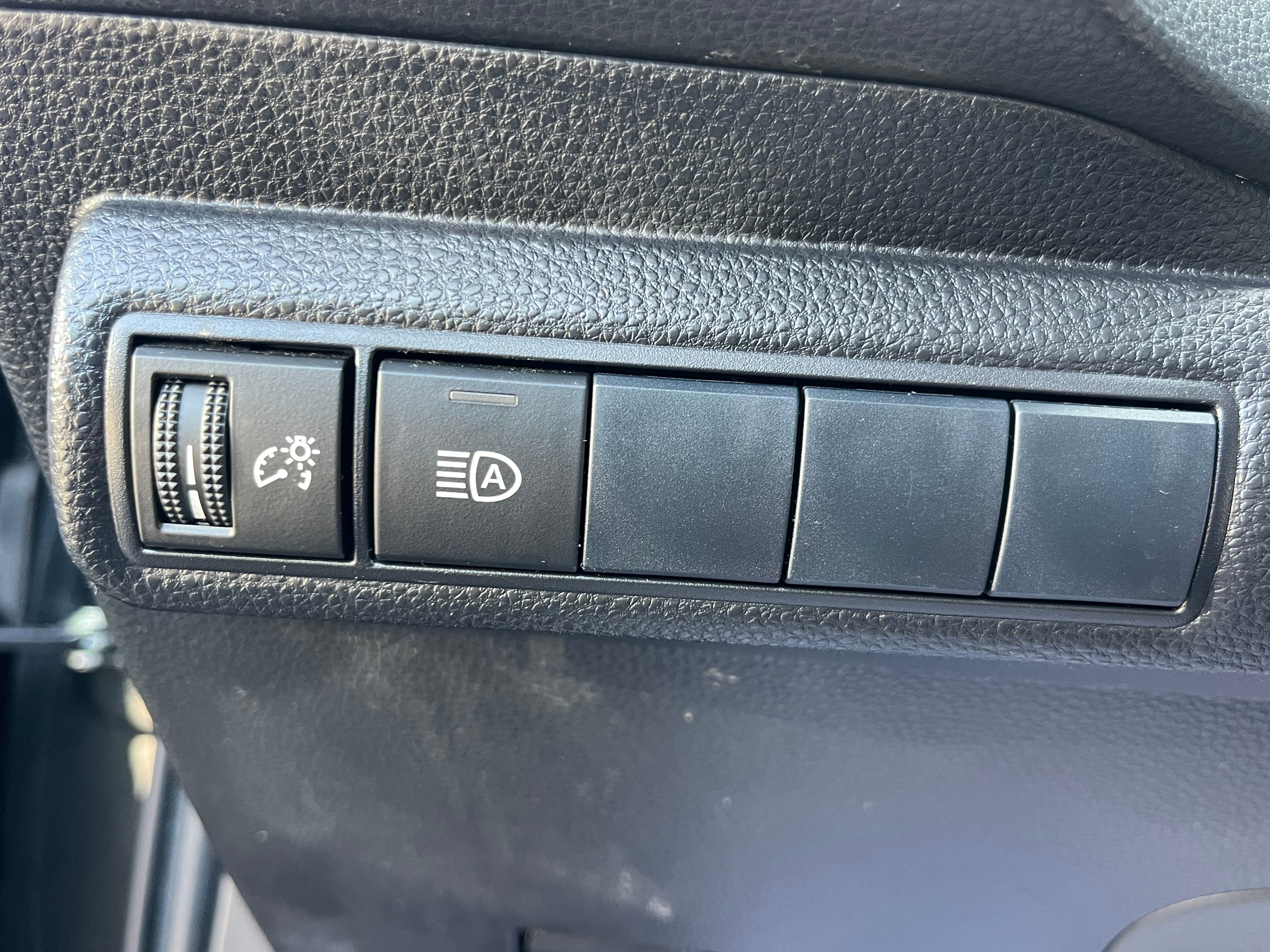 Vehicle image 52 of 77