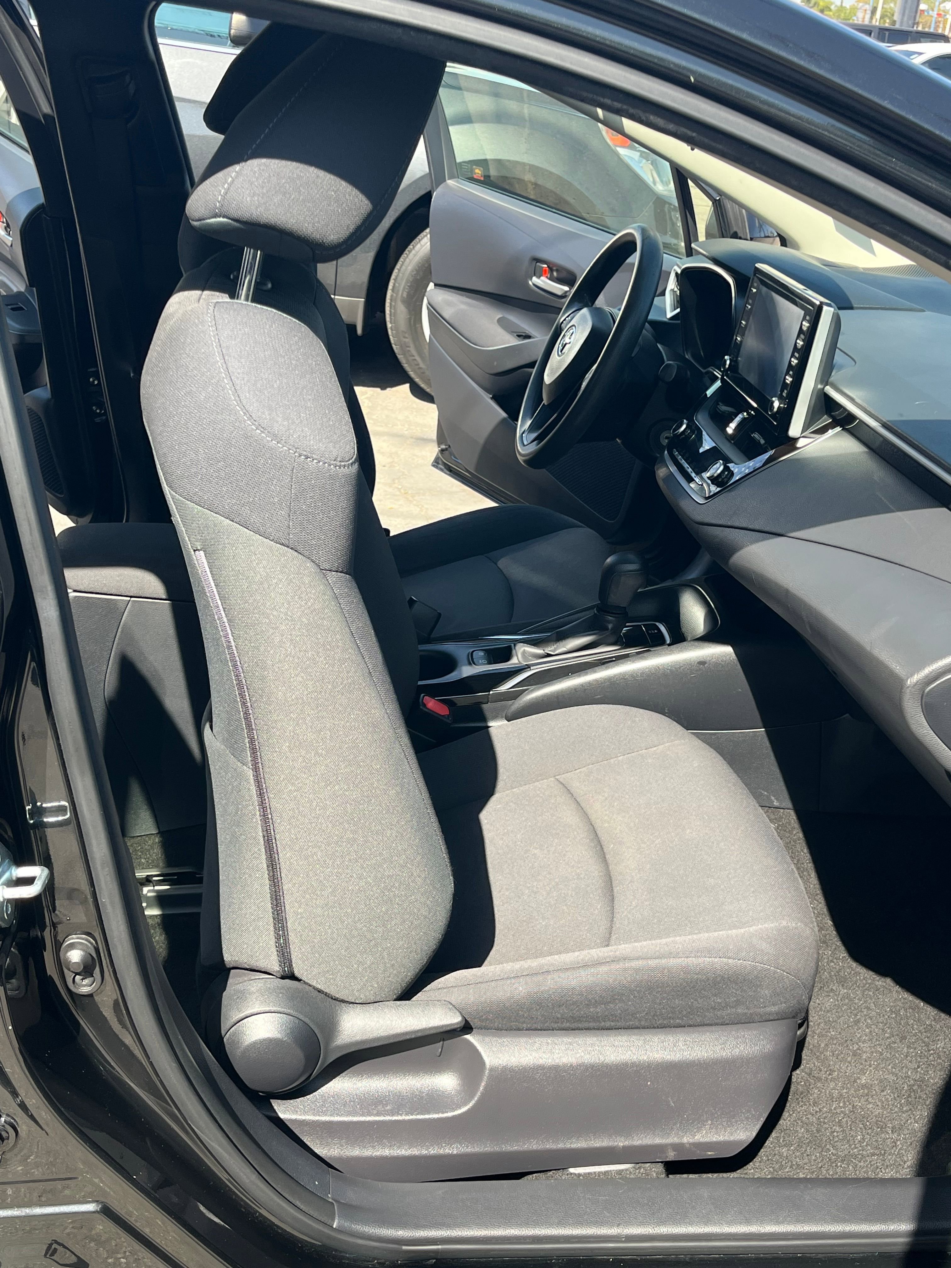 Vehicle image 31 of 77