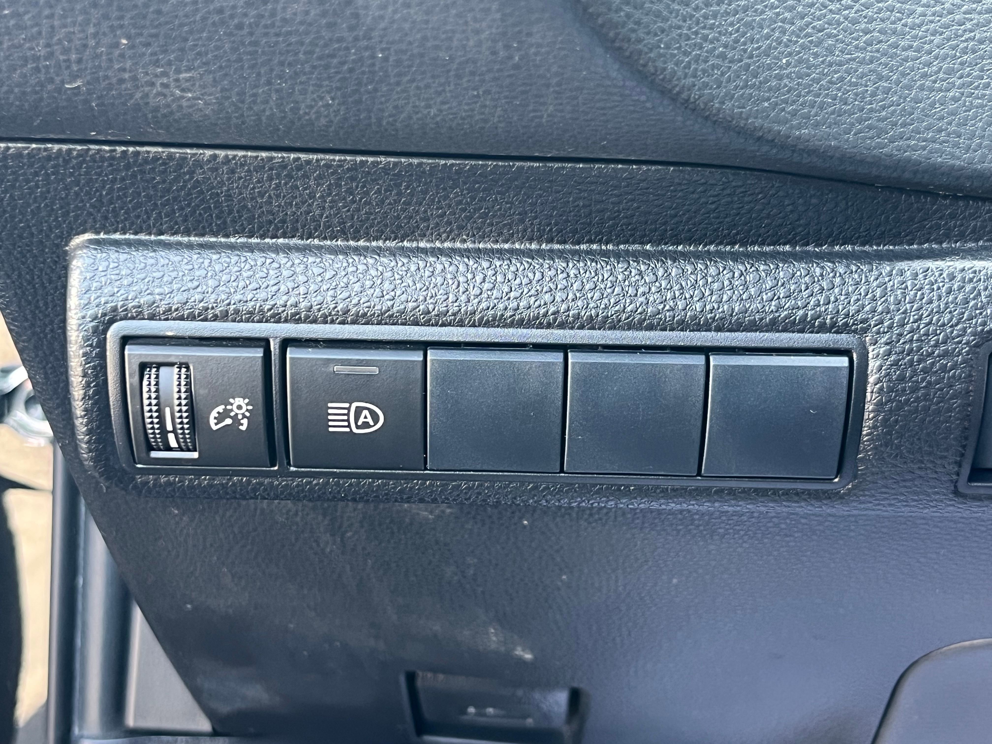 Vehicle image 46 of 77