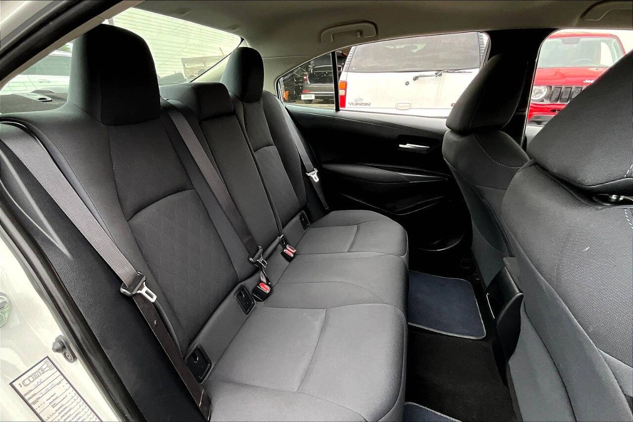 Vehicle image 24 of 30
