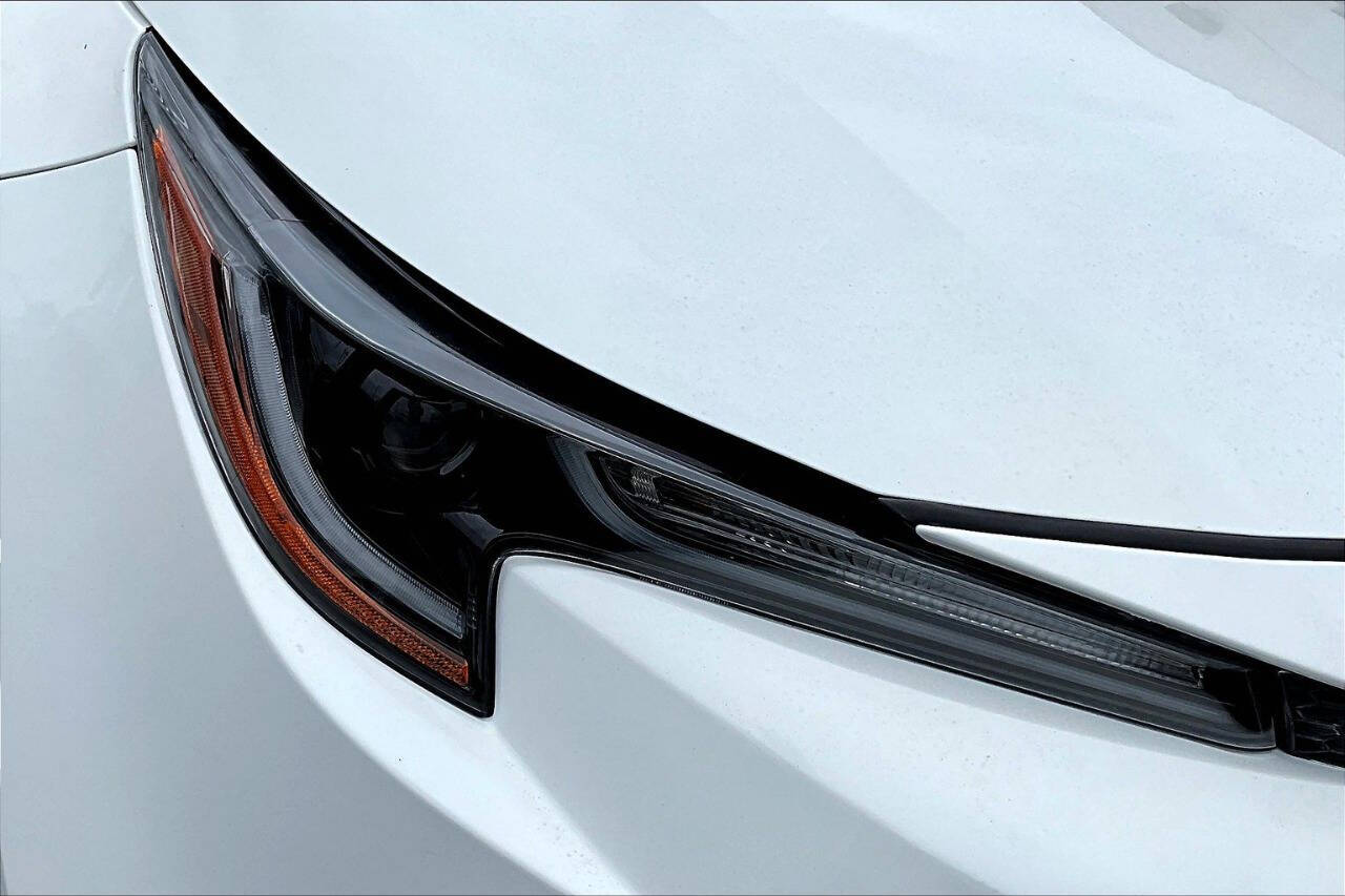 Vehicle image 25 of 30