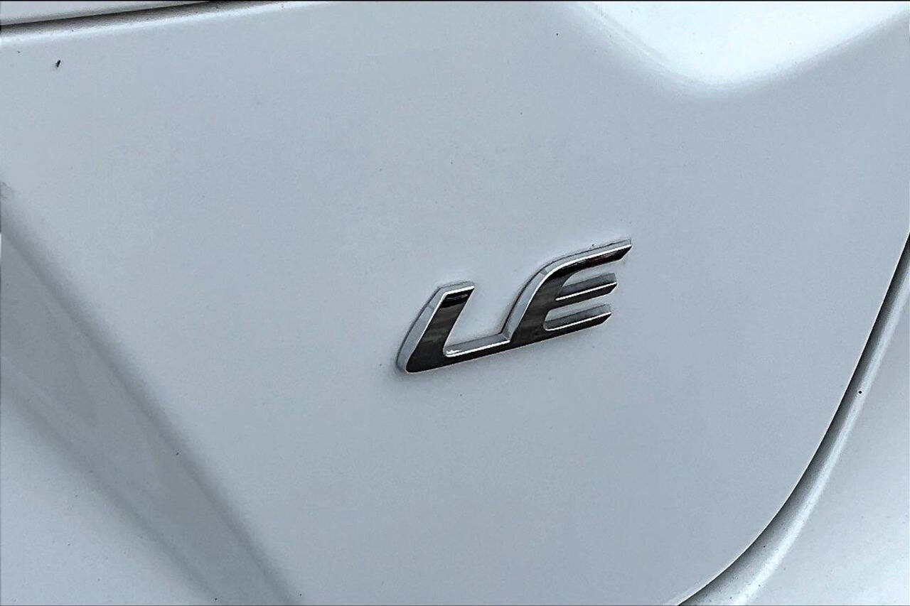 Vehicle image 10 of 30