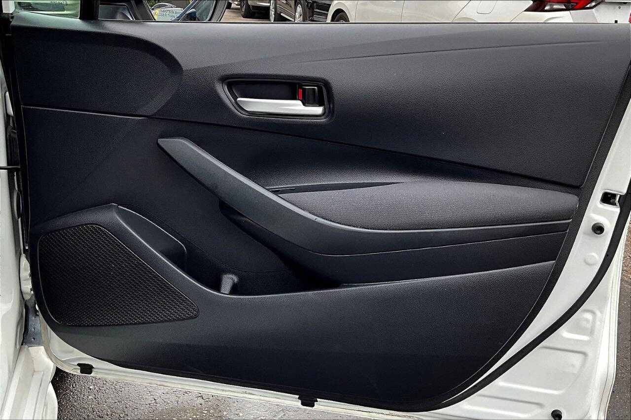 Vehicle image 21 of 30